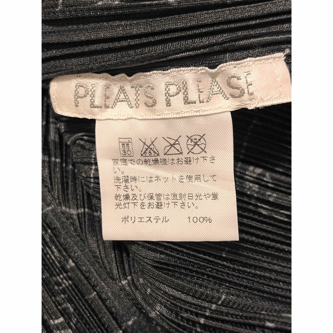 PLEATS PLEASE ISSEY MIYAKE(プリーツプリーズイッセイミヤケ)の【美品‼️レア品‼️】米国のマンガチックアニメがお洒落可愛い❣️トップス レディースのトップス(シャツ/ブラウス(半袖/袖なし))の商品写真