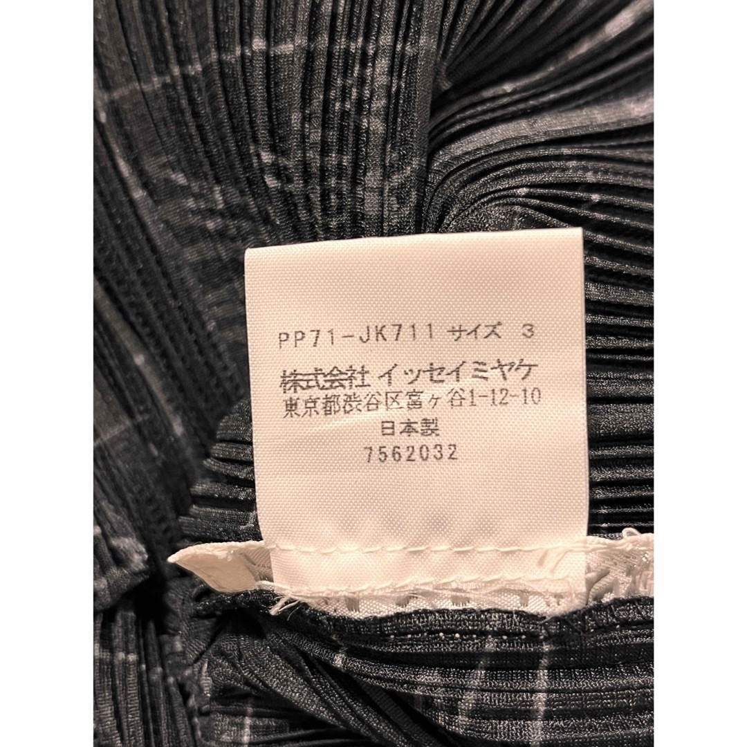 PLEATS PLEASE ISSEY MIYAKE(プリーツプリーズイッセイミヤケ)の【美品‼️レア品‼️】米国のマンガチックアニメがお洒落可愛い❣️トップス レディースのトップス(シャツ/ブラウス(半袖/袖なし))の商品写真