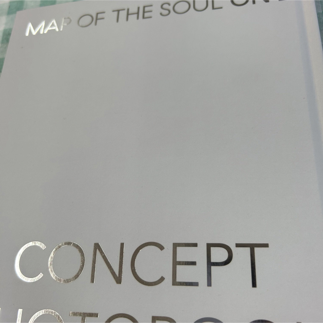 防弾少年団(BTS)(ボウダンショウネンダン)の中古『MOS ON:E CONCEPT PHOTOBOOK (CLUE VER. エンタメ/ホビーの本(アート/エンタメ)の商品写真