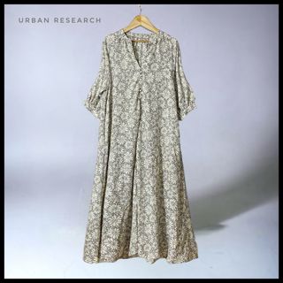 URBAN RESEARCH - 【URBAN RESEARCH】 美品  花柄ラグランハーフスリーブワンピース