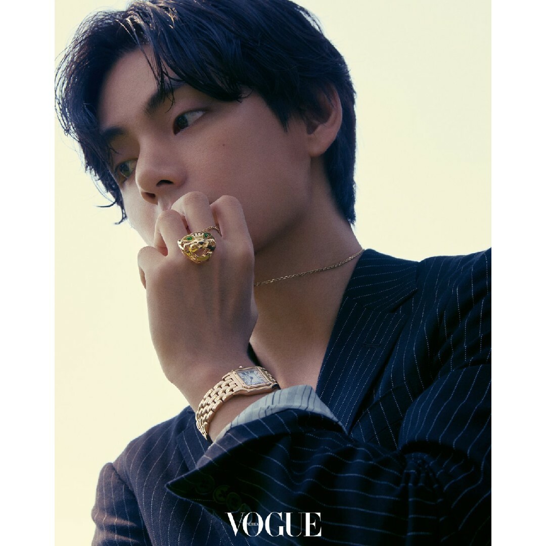 防弾少年団(BTS)(ボウダンショウネンダン)の新品 VOGUE KOREA V テヒョン テテ 先着ポスター付 和訳付 BTS エンタメ/ホビーの雑誌(アート/エンタメ/ホビー)の商品写真