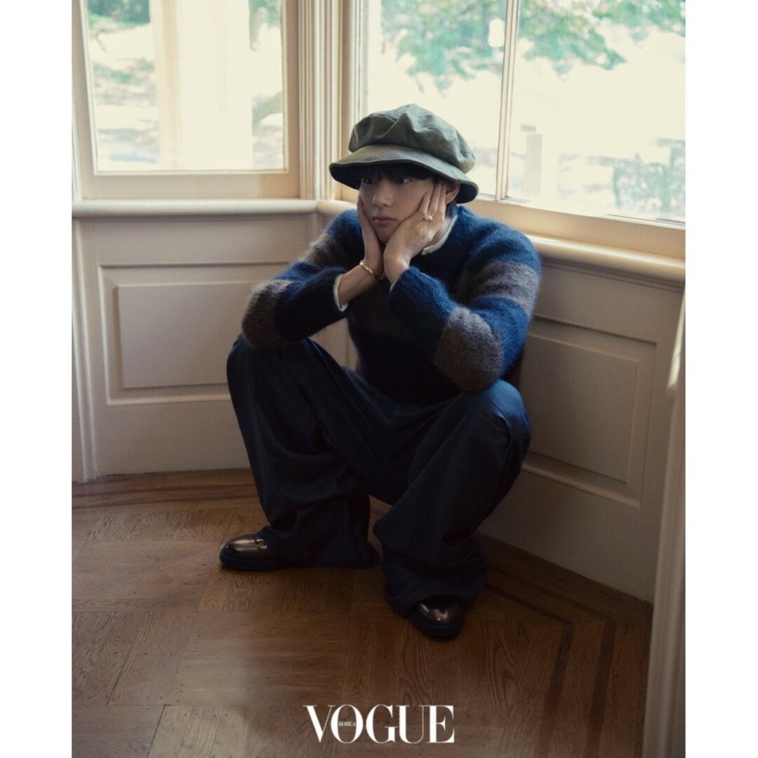 防弾少年団(BTS)(ボウダンショウネンダン)の新品 VOGUE KOREA V テヒョン テテ 先着ポスター付 和訳付 BTS エンタメ/ホビーの雑誌(アート/エンタメ/ホビー)の商品写真