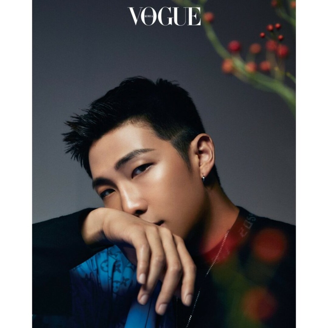 防弾少年団(BTS)(ボウダンショウネンダン)の新品 未読 VOGUE KOREA BTS 和訳付き 2022年1月号 ジミン エンタメ/ホビーの雑誌(アート/エンタメ/ホビー)の商品写真