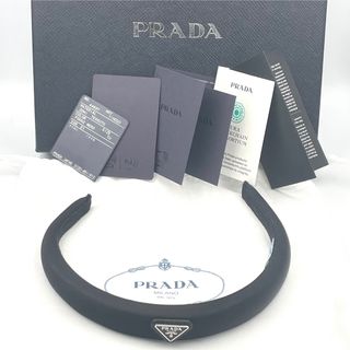 PRADA - 新品未使用 PRADA ナイロン カチューシャ ロゴプレート 黒 ヘアアクセ