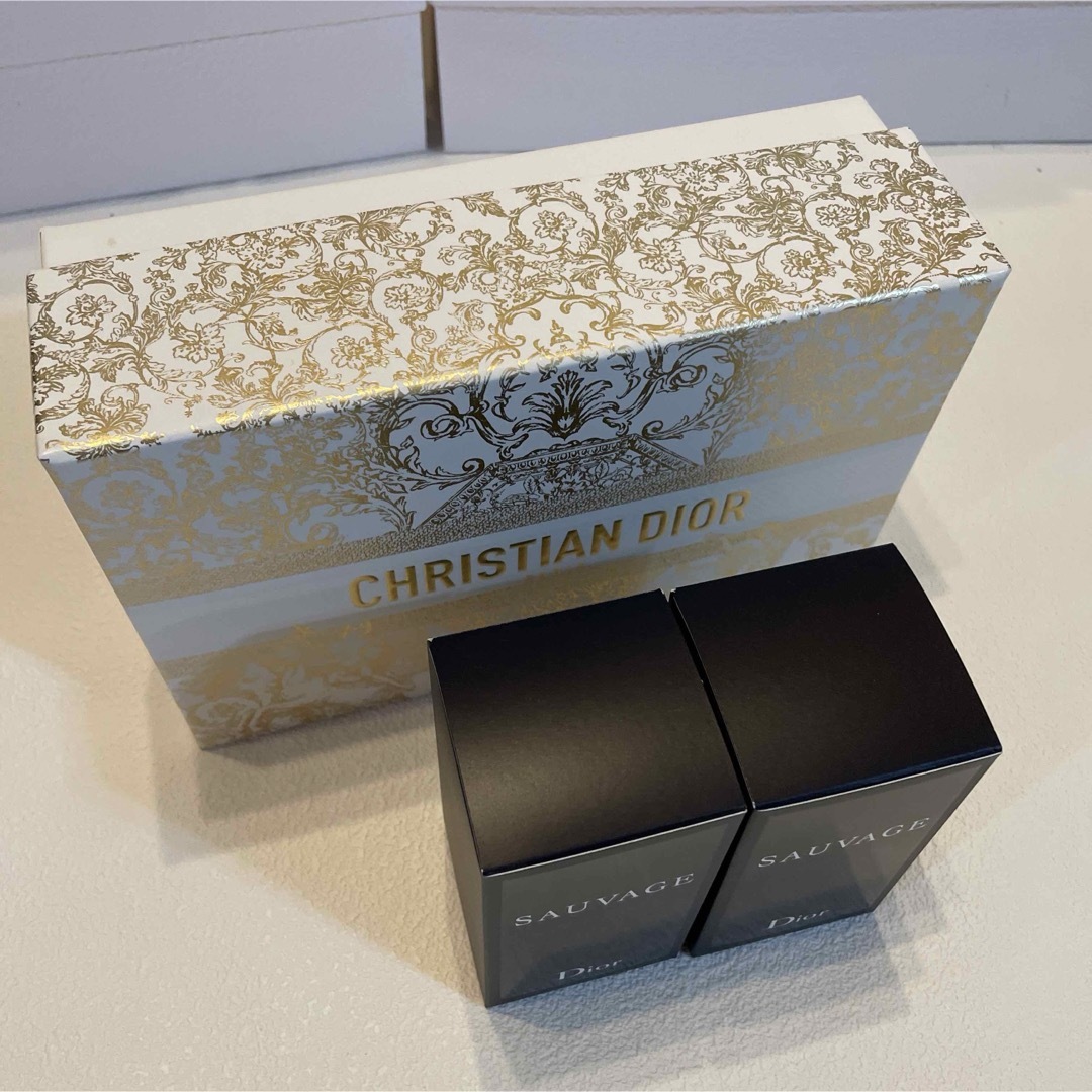 Christian Dior(クリスチャンディオール)のディオール　ソヴァージュ パフューム ボディ スティック　2個　ギフトボックス コスメ/美容の香水(香水(男性用))の商品写真