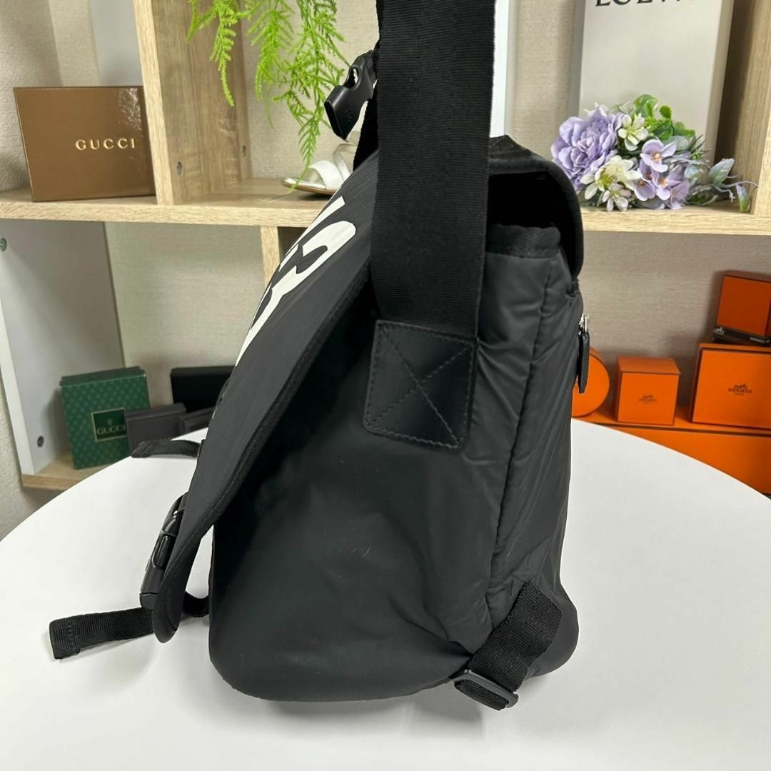 Y-3(ワイスリー)の超美品 Y-3 大容量 メッセンジャーバッグ 特大ロゴ メンズのバッグ(メッセンジャーバッグ)の商品写真