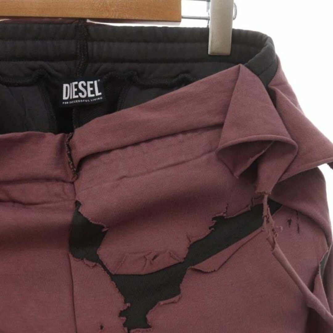 DIESEL(ディーゼル)のディーゼル ダメージ加工ワイドスウェットパンツ イージー ジョガー S 赤 メンズのパンツ(スラックス)の商品写真