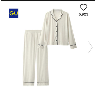 ジーユー(GU)の完売商品♡GU♡大人気のベロア素材パジャマ♡ ホワイト(パジャマ)