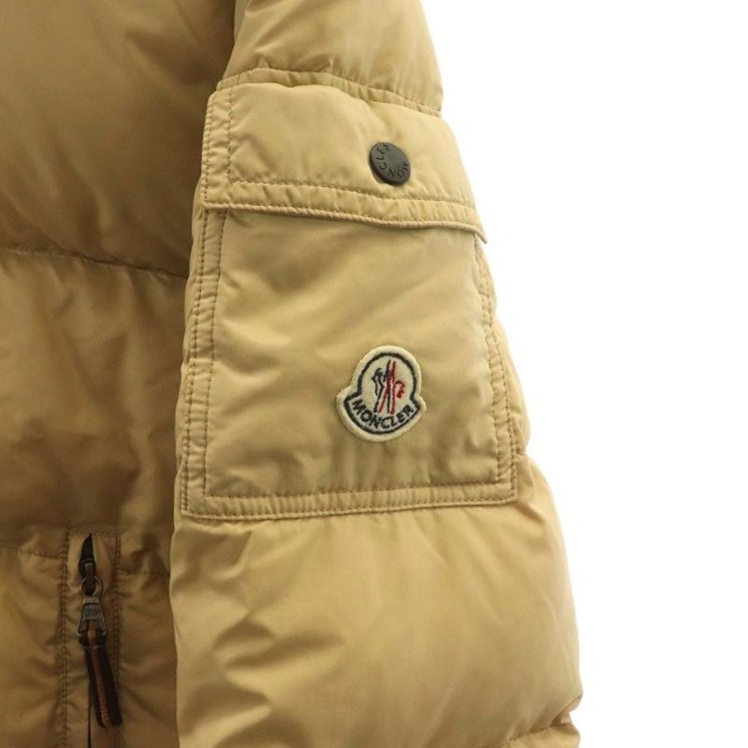 MONCLER(モンクレール)のモンクレール 茶タグ BAZILLE ダウンジャケット アウター フード付き メンズのジャケット/アウター(ダウンジャケット)の商品写真