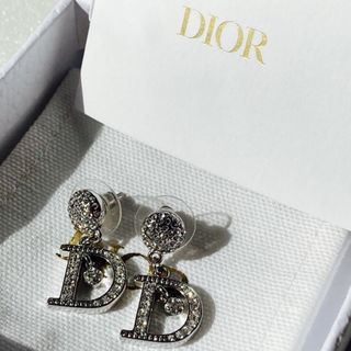 Christian Dior - DIOR 今季新作 片耳ピアス ライオンチャームの通販 Christian Dior - DIOR 今季新作 片耳ピアス ライオンチャームの通販