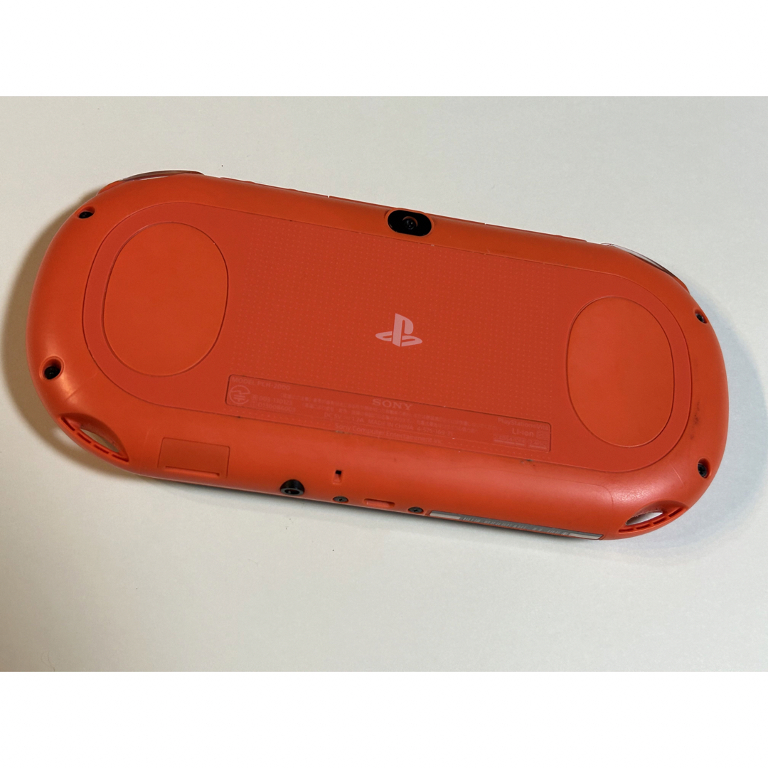 PlayStation Vita(プレイステーションヴィータ)のPS VITA オレンジ エンタメ/ホビーのゲームソフト/ゲーム機本体(携帯用ゲーム機本体)の商品写真