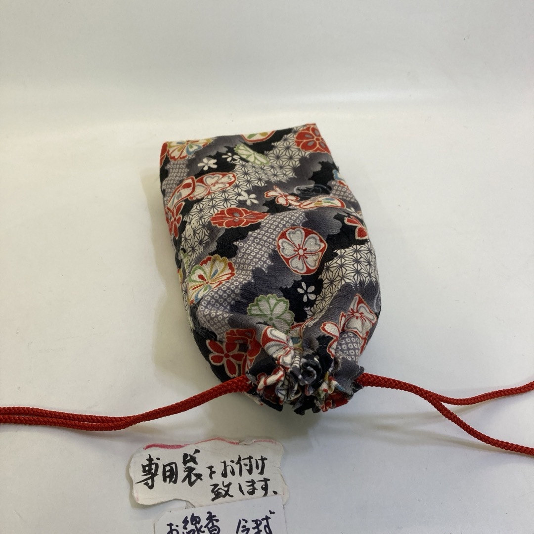 線香筒:オータムリーブスメセキ黒畳の花柄の可愛いお線香筒 281 コスメ/美容のリラクゼーション(お香/香炉)の商品写真