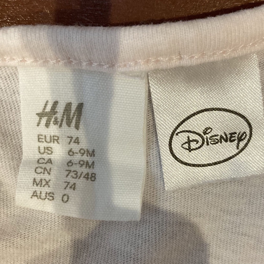 H&M(エイチアンドエム)のH&M Disney コラボ カットソー ディズニー Tシャツ　エイチアンドエム キッズ/ベビー/マタニティのベビー服(~85cm)(シャツ/カットソー)の商品写真