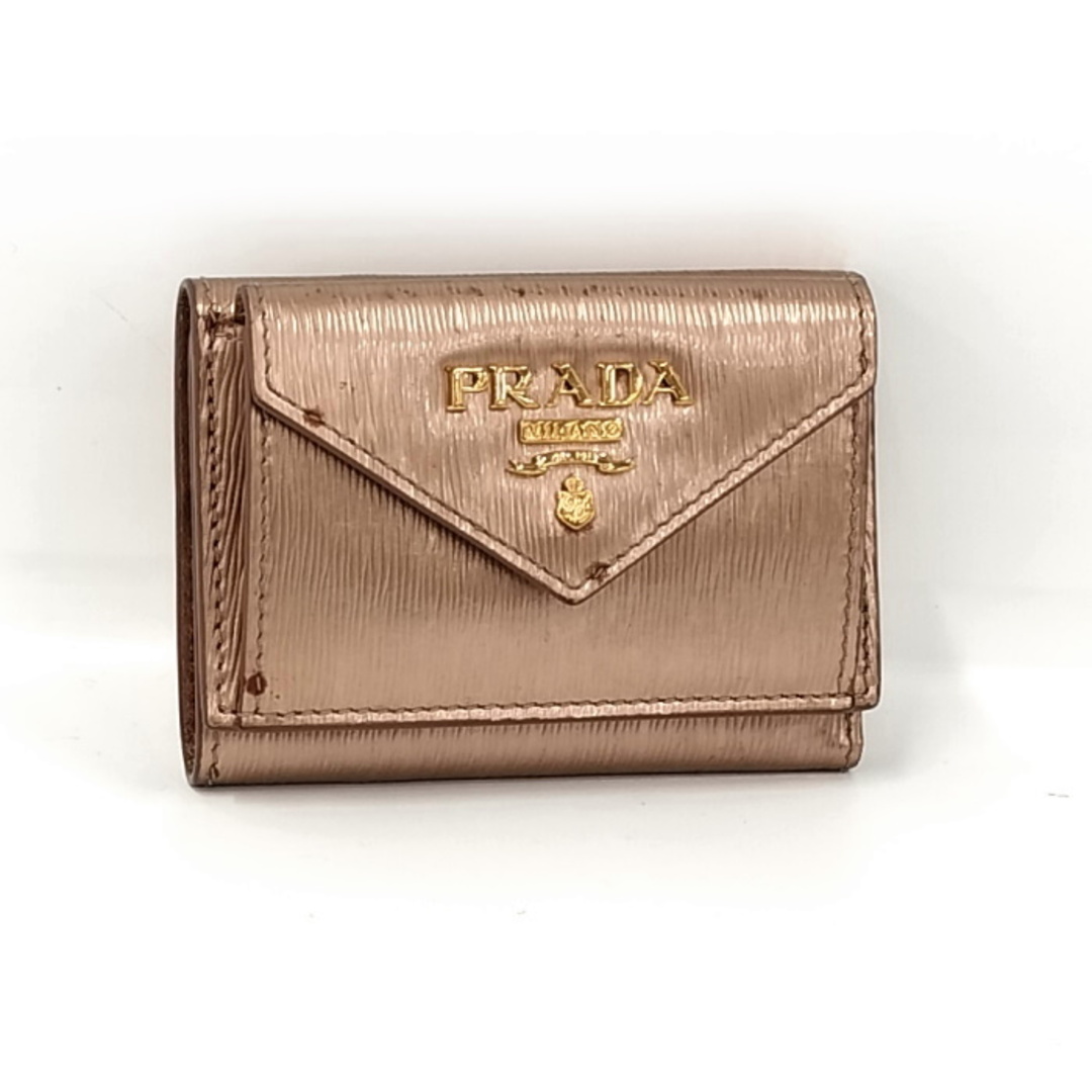 PRADA(プラダ)のPRADA コンパクトウォレット 三つ折り財布 レザー パールピンクベージュ レディースのファッション小物(財布)の商品写真