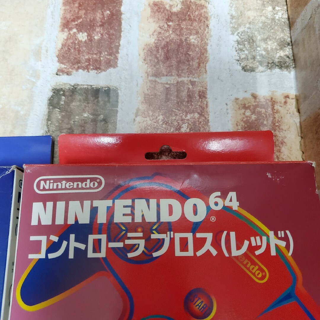 NINTENDO 64(ニンテンドウ64)のニンテンドー64 コントローラーブロス エンタメ/ホビーのゲームソフト/ゲーム機本体(家庭用ゲーム機本体)の商品写真