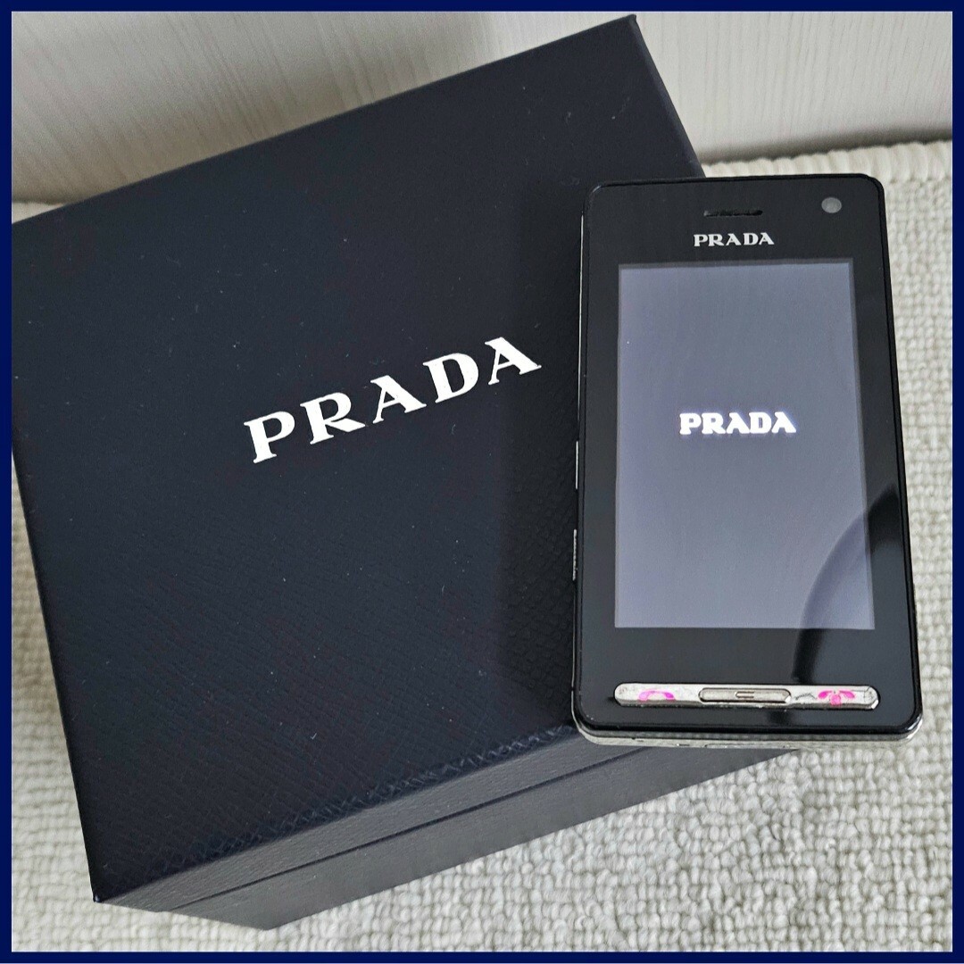 PRADA(プラダ)のプラダ PRADA ガラケー ドコモ FOMA 【購入時コメント不要です】 スマホ/家電/カメラのスマートフォン/携帯電話(携帯電話本体)の商品写真