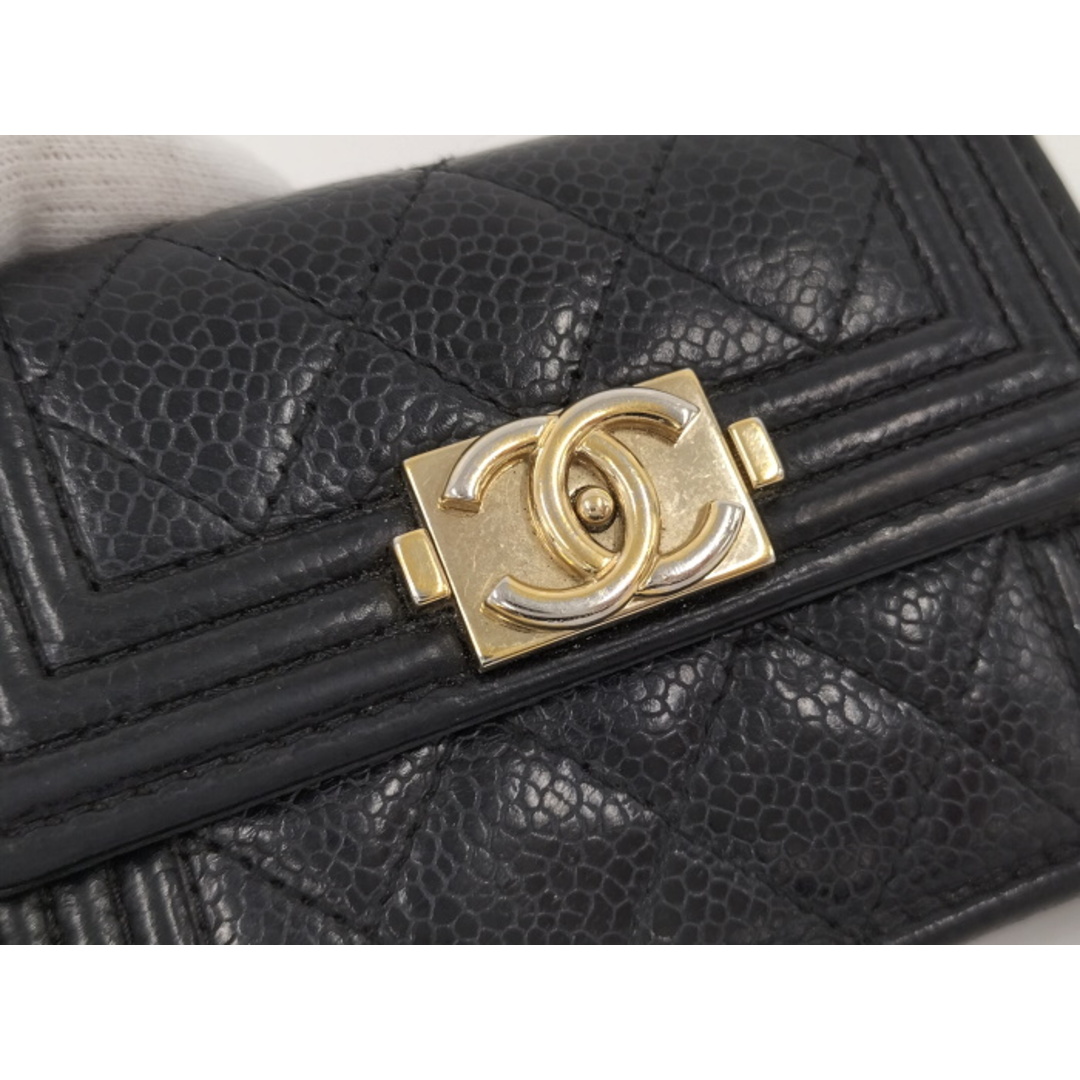 CHANEL(シャネル)のCHANEL ボーイシャネルスモールフラップ 三つ折り財布 レザー ブラック系 レディースのファッション小物(財布)の商品写真