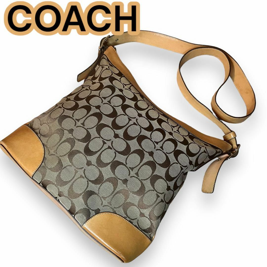 COACH(コーチ)の定番のシグネチャー　ヴィンテージ品　COACH　斜め掛けショルダーバッグ レディースのバッグ(ショルダーバッグ)の商品写真