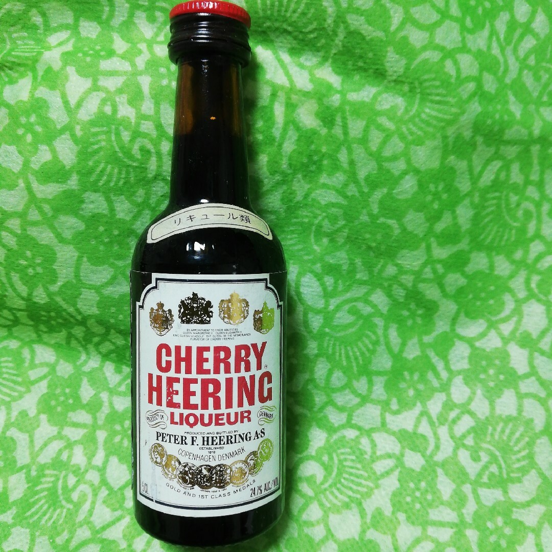 古酒　リキュール　CHERRY HEERING 50ml　デンマーク 食品/飲料/酒の酒(リキュール/果実酒)の商品写真