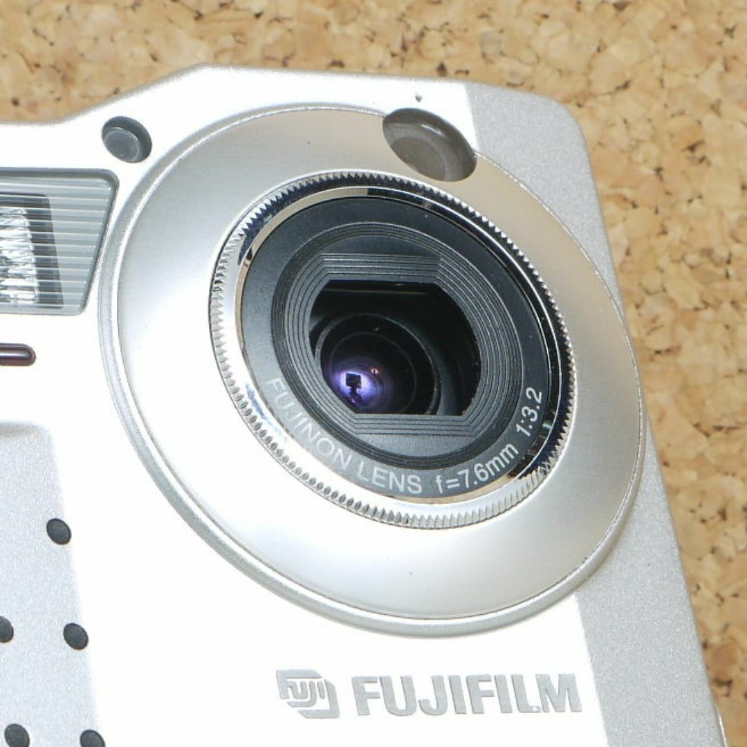 富士フイルム(フジフイルム)のFujifilm Finepix 2700 CCD  スマホ/家電/カメラのカメラ(コンパクトデジタルカメラ)の商品写真