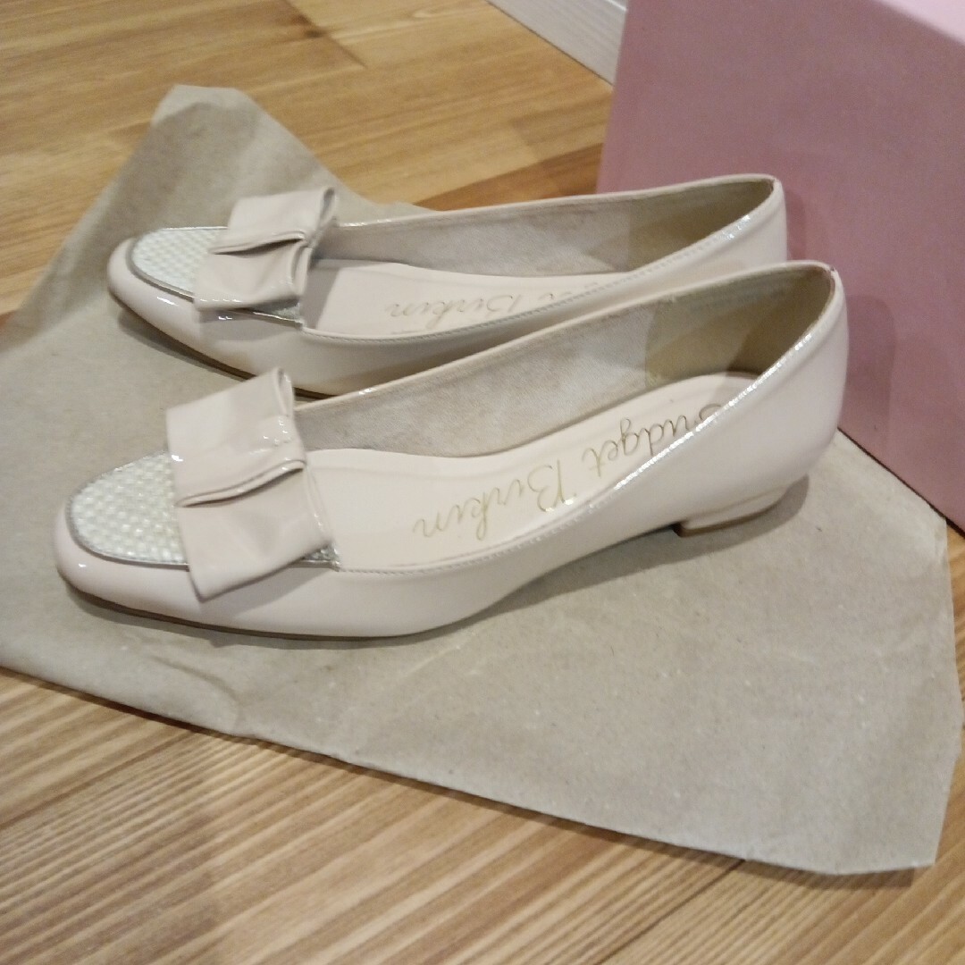 Bridget Birkin(ブリジットバーキン)の1度のみ着用♪ブリジットバーキン エナメル リボン パンプス 24.0cm レディースの靴/シューズ(ハイヒール/パンプス)の商品写真