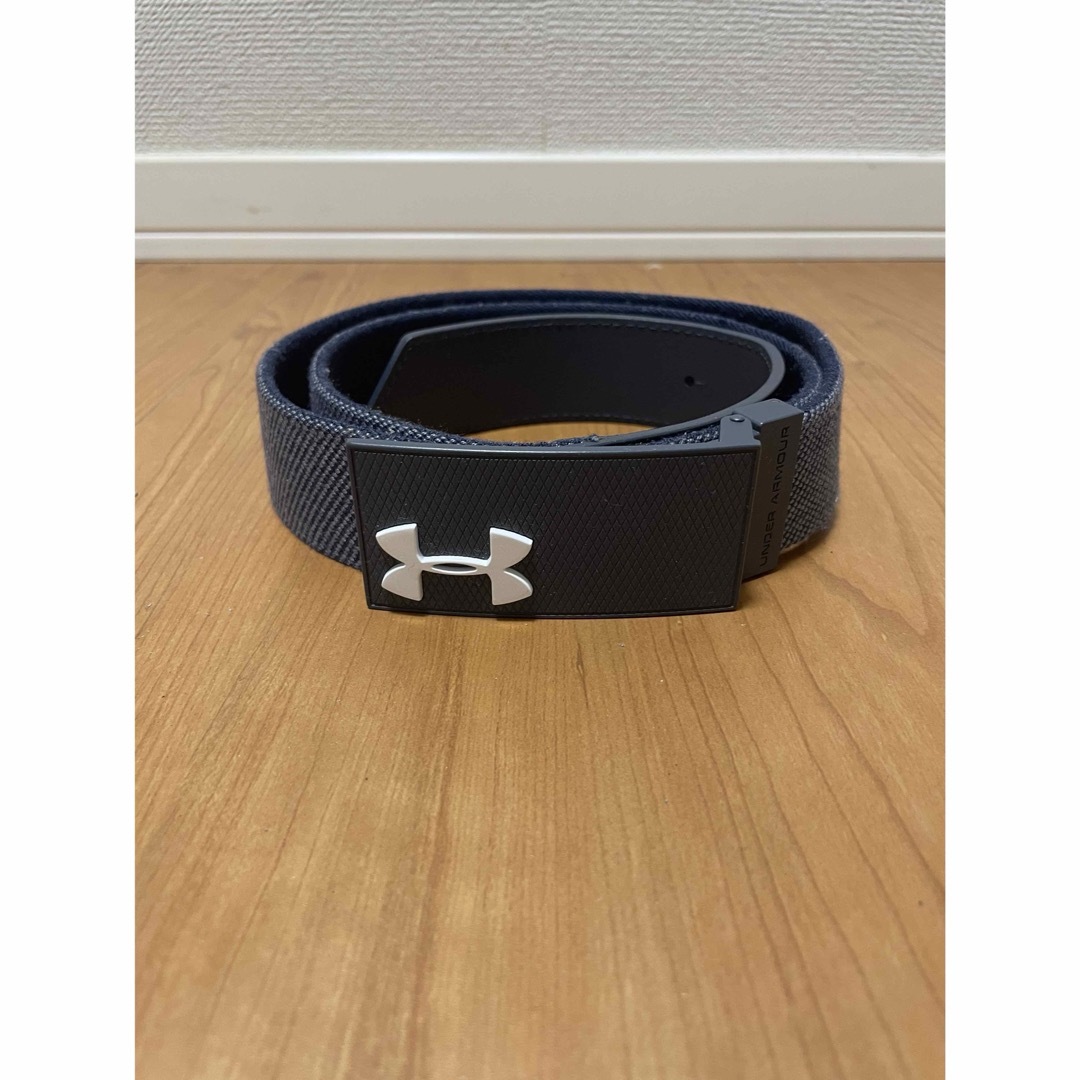 UNDER ARMOUR(アンダーアーマー)の美品　アンダーアーマー　ベルト　メンズ　ゴルフ　ネイビー スポーツ/アウトドアのゴルフ(その他)の商品写真