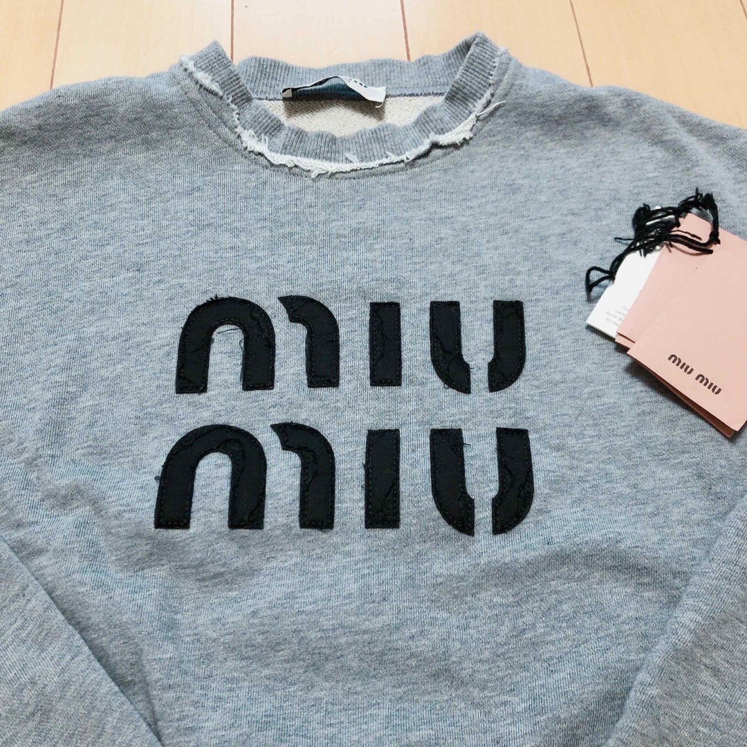 miumiu(ミュウミュウ)のMIUMIU ロゴ スウェット トレーナー トップス グレー レディースのトップス(トレーナー/スウェット)の商品写真