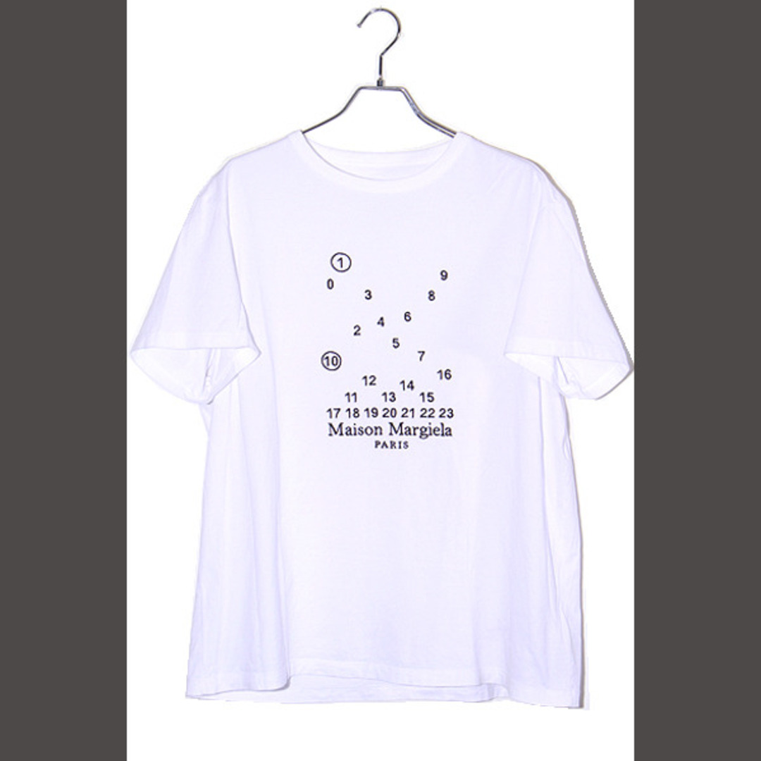 Maison Martin Margiela(マルタンマルジェラ)の2023SS メゾンマルジェラ カレンダー ロゴ刺繍 コットン 半袖Tシャツ メンズのトップス(Tシャツ/カットソー(半袖/袖なし))の商品写真