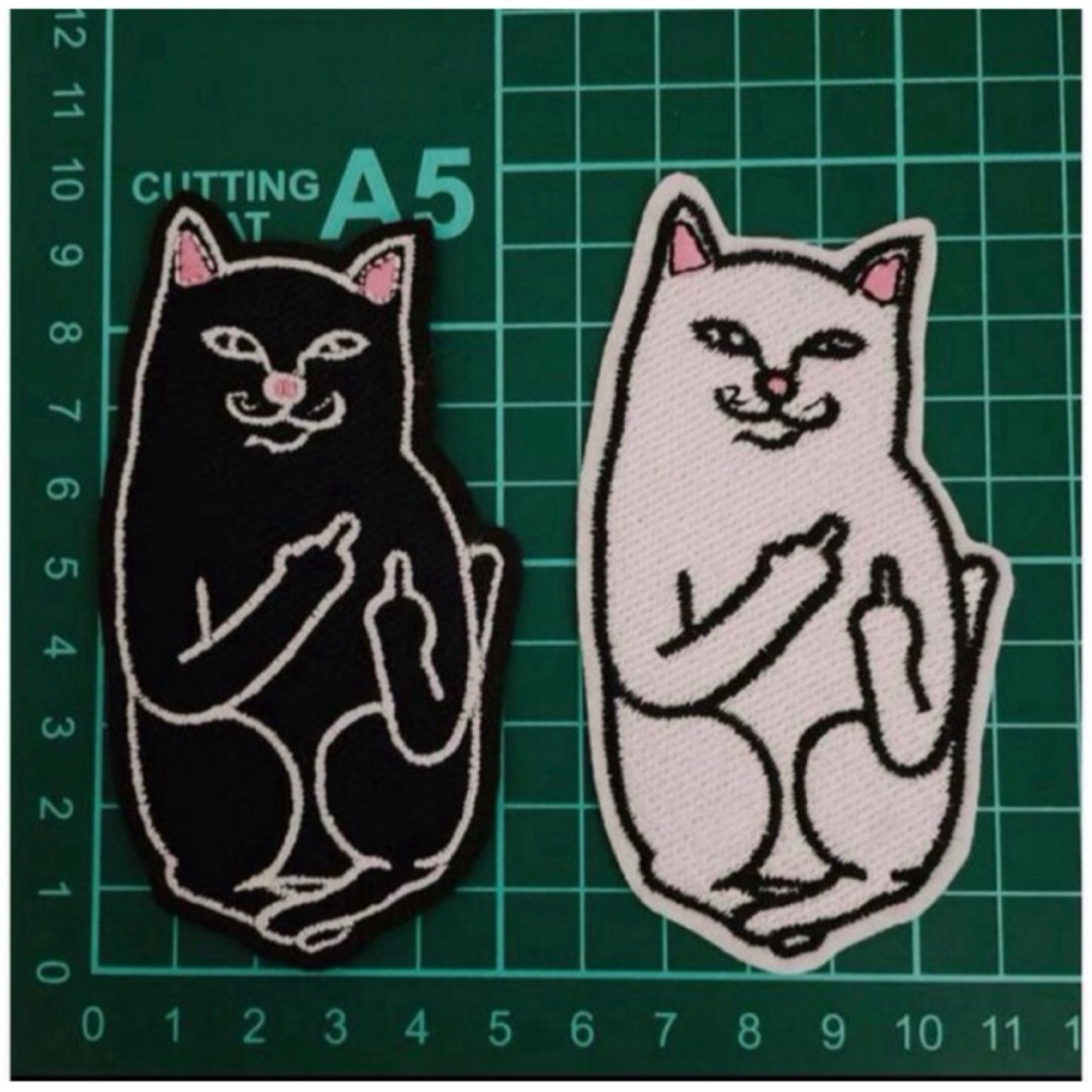 [816] 猫　白　黒　2枚セット ハンドメイドの素材/材料(各種パーツ)の商品写真