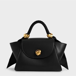 チャールズアンドキース(Charles and Keith)のサテンプリーツドスカーフ トラペーズバッグ(ショルダーバッグ)