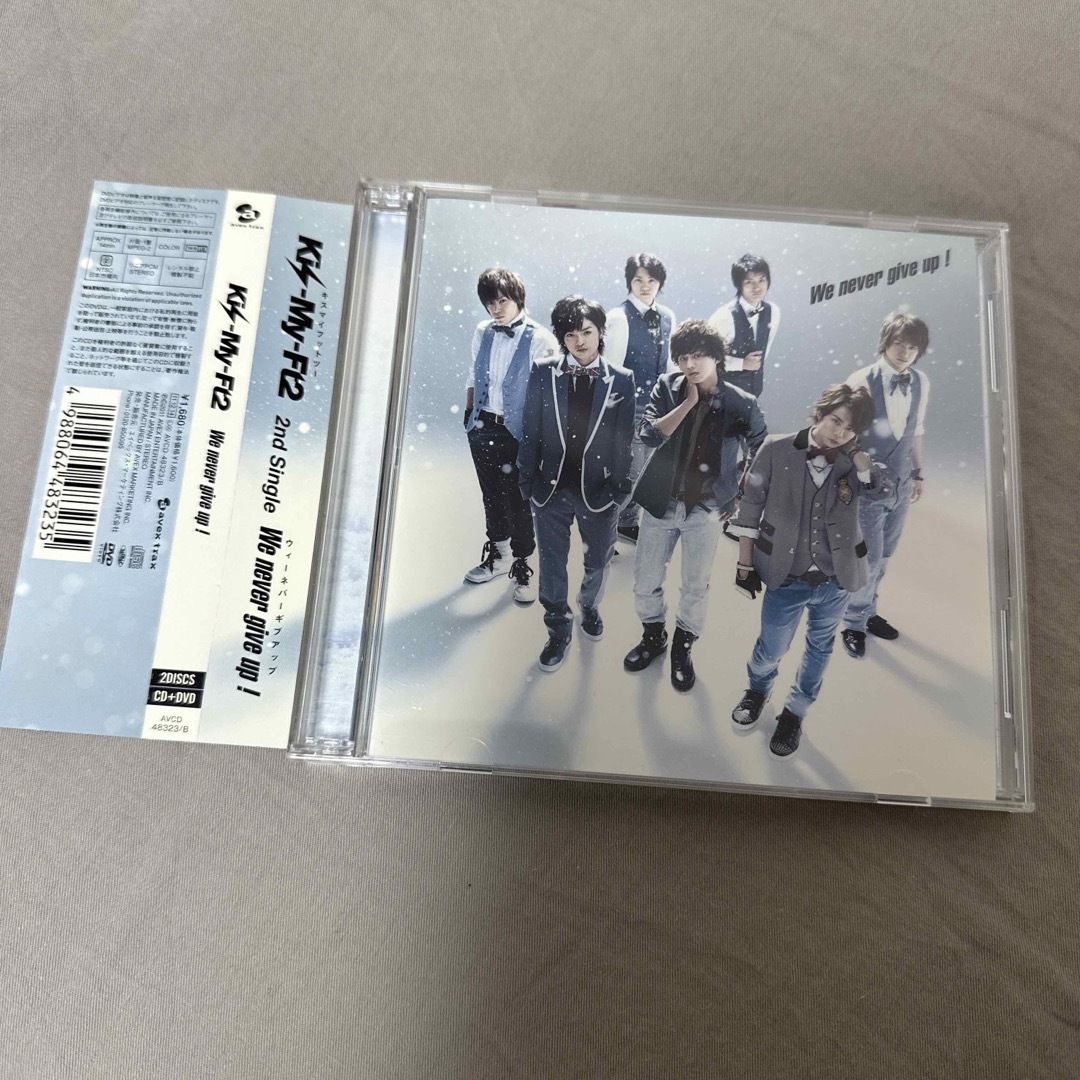 Kis-My-Ft2(キスマイフットツー)のKis-My-Ft2 We never give up! 初回限定盤CD＋DVD エンタメ/ホビーのCD(ポップス/ロック(邦楽))の商品写真