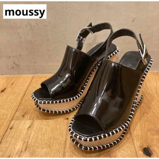 マウジー(moussy)のmoussy マウジー　ウッドサンダル　ヒールサンダル　ブラック　エナメル(サンダル)