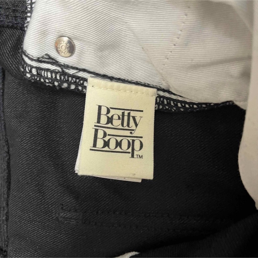 Betty Boop(ベティブープ)の良品 ザブレイブマン デニム 刺繍 ワッペン ベティ 黒 ストレッチ 36 メンズのパンツ(デニム/ジーンズ)の商品写真