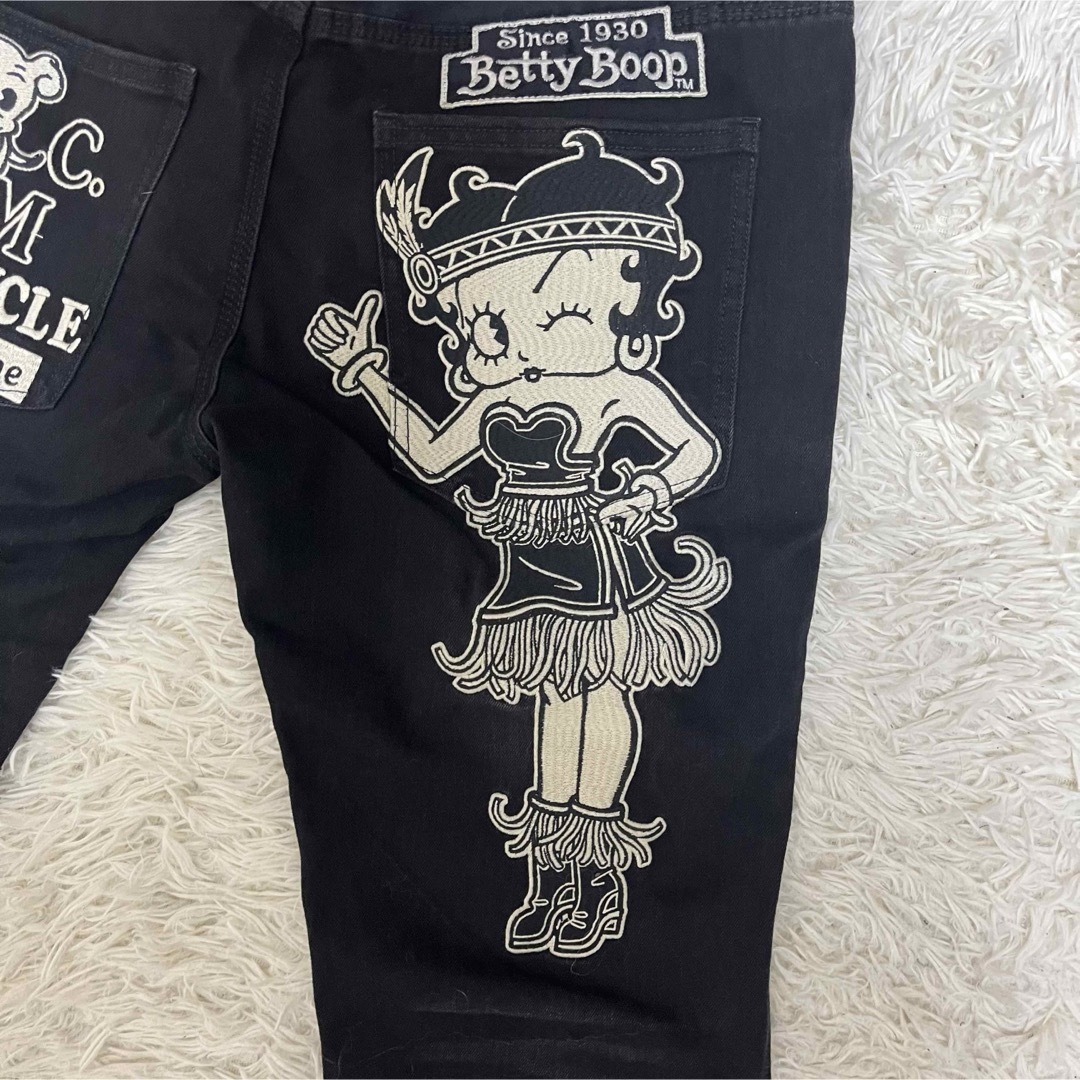 Betty Boop(ベティブープ)の良品 ザブレイブマン デニム 刺繍 ワッペン ベティ 黒 ストレッチ 36 メンズのパンツ(デニム/ジーンズ)の商品写真