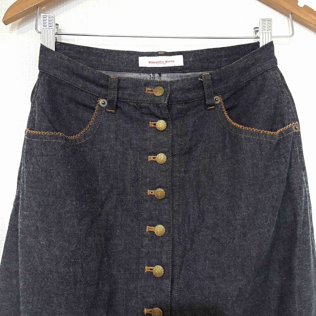 KANEKO ISAO(カネコイサオ)のワンダフルワールド/カネコイサオ前ボタンデニムロングスカート濃紺フリンジコットン レディースのスカート(ロングスカート)の商品写真