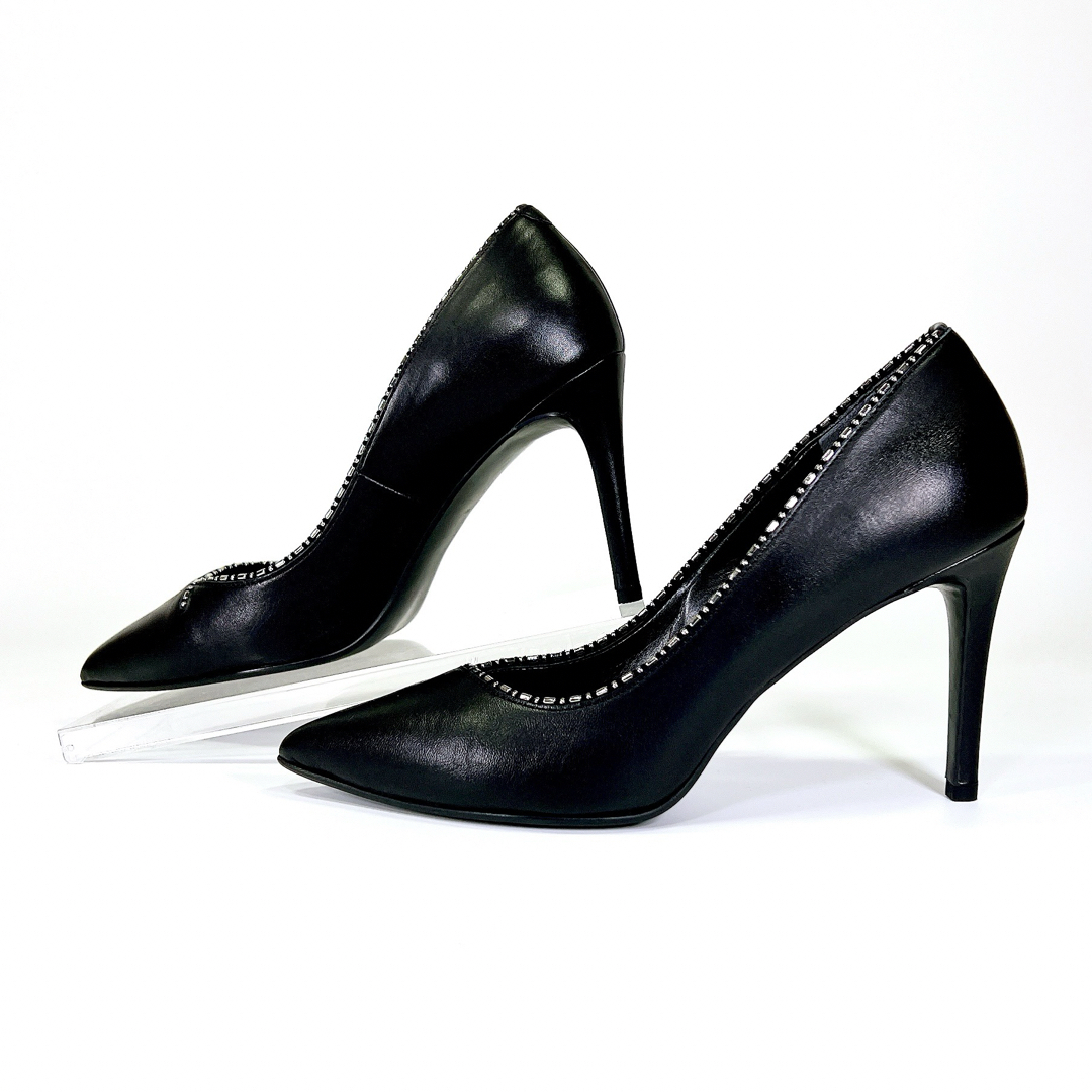 DIANA(ダイアナ)の【新品未使用】DIANA スタッズ ポインテッドトゥ パンプス 黒 24.0 レディースの靴/シューズ(ハイヒール/パンプス)の商品写真