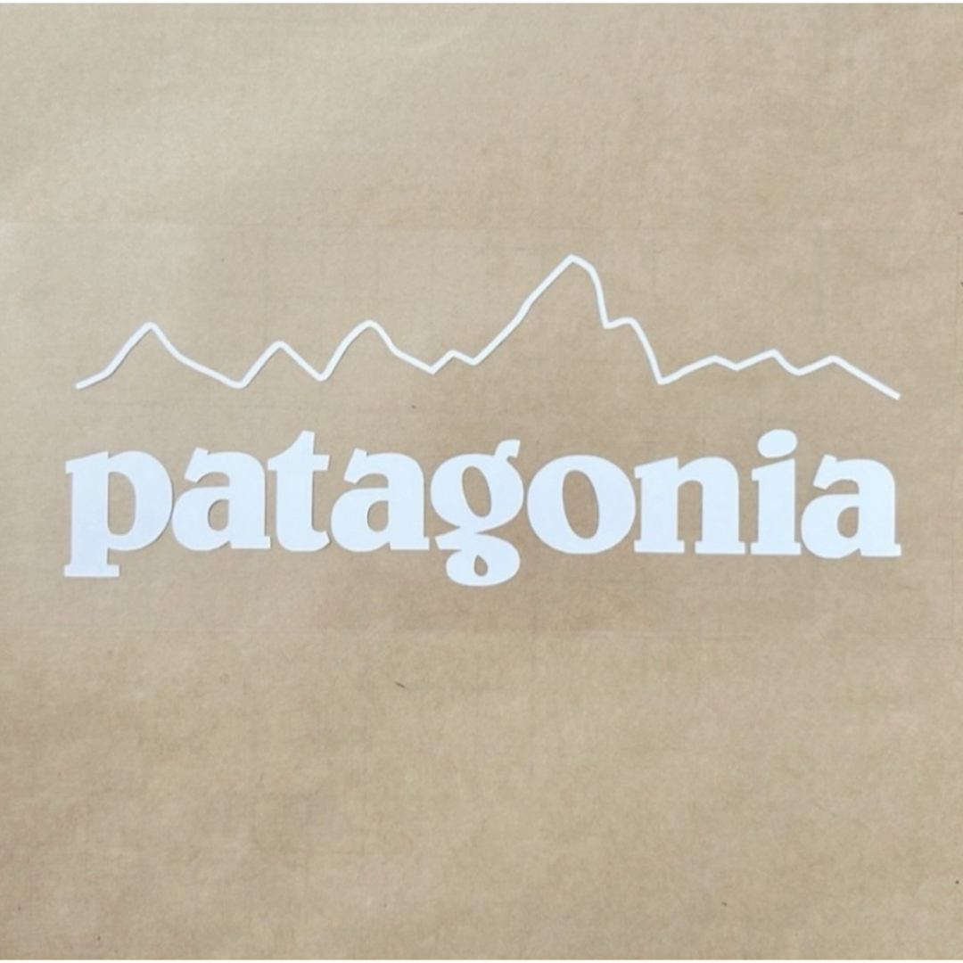 patagonia(パタゴニア)のPatagonia パタゴニア ステッカー　　　　◆15㎝◆マットホワイト◆白◆ スポーツ/アウトドアのスポーツ/アウトドア その他(その他)の商品写真