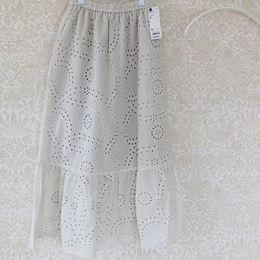 GU(ジーユー)の【新品】レース　ロングスカート　白　透け感 レディースのスカート(ロングスカート)の商品写真