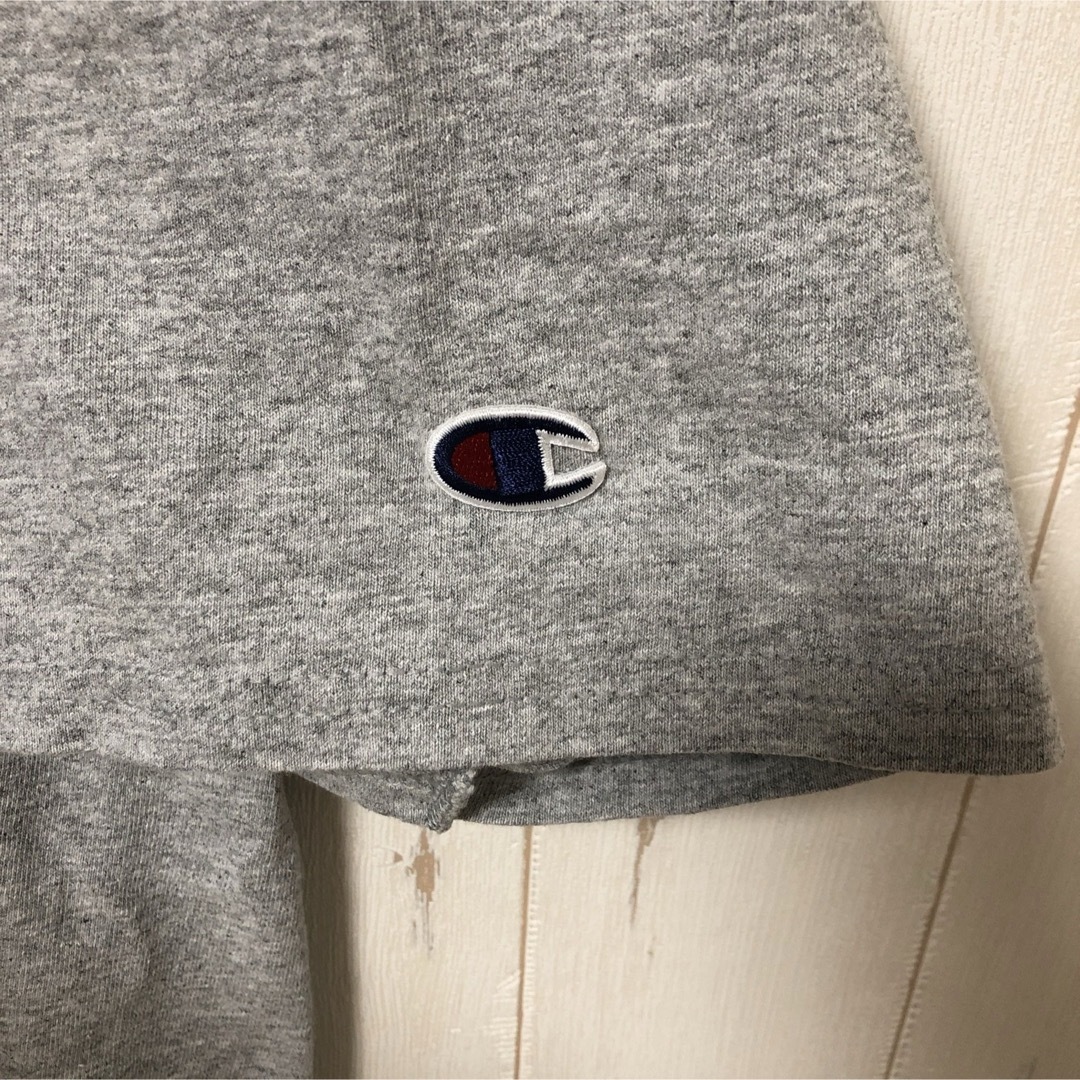 Champion(チャンピオン)のChampion チャンピオン Tシャツ シンプル 半袖 灰色 グレー 海外古着 メンズのトップス(Tシャツ/カットソー(半袖/袖なし))の商品写真