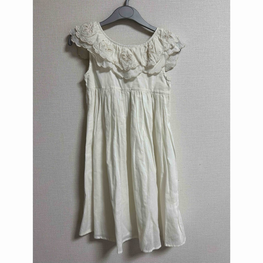 Bonpoint(ボンポワン)の新品FAUNE Embroidered Wren - Vintage White キッズ/ベビー/マタニティのキッズ服女の子用(90cm~)(ワンピース)の商品写真