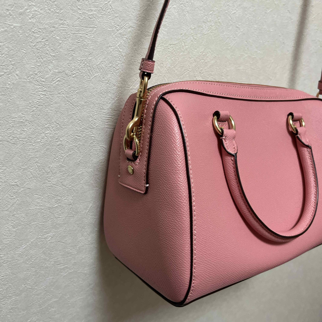 COACH(コーチ)の🎀コーチ　ショルダー　バッグ　ピンク　新品　未使用 レディースのバッグ(ショルダーバッグ)の商品写真