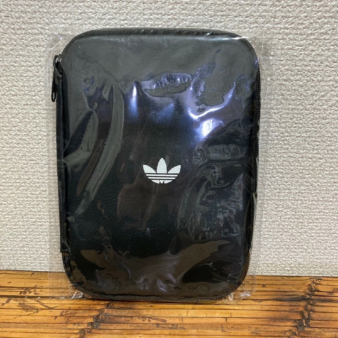 adidas(アディダス)の【期間限定価格】最安値 アディダス トラベルセキュリティポーチ 非売品 インテリア/住まい/日用品の日用品/生活雑貨/旅行(旅行用品)の商品写真