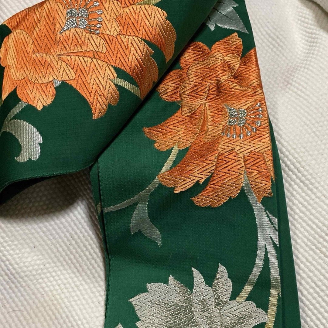 ☆正絹名古屋 白色た橙の大輪の花模様刺繍御祝い礼装帯 緑花柄帯 ☆正絹名古屋 白色た橙の大輪の花模様刺繍御祝い礼装帯 緑花柄帯