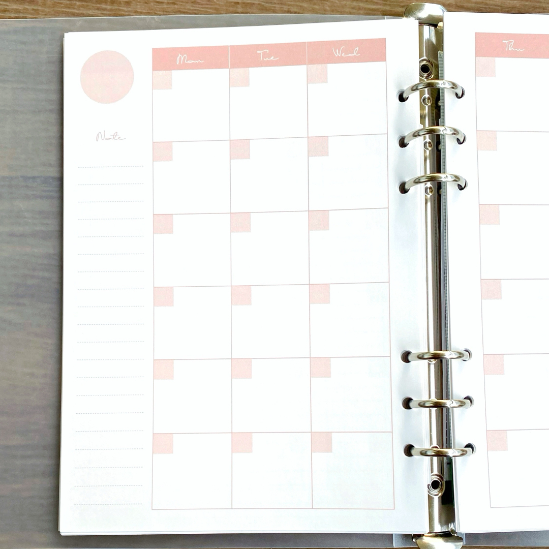 マンスリー カレンダー 月間予定表 システム手帳リフィル A5サイズ ピンク ハンドメイドの文具/ステーショナリー(その他)の商品写真