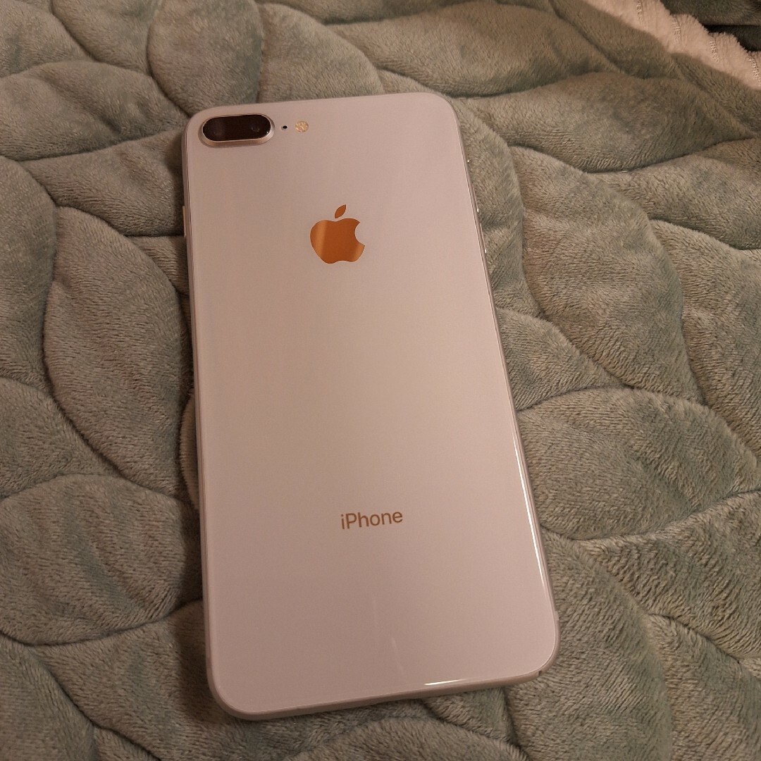 iPhone(アイフォーン)のiPhone 8 Plus Silver 64GB SIMフリー iPhone スマホ/家電/カメラのスマートフォン/携帯電話(スマートフォン本体)の商品写真