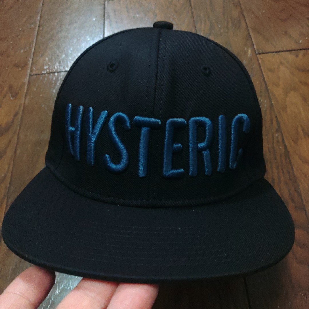 HYSTERIC GLAMOUR(ヒステリックグラマー)のHYSTERIC GLAMOUR　キャップ　黒　刺繍 メンズの帽子(キャップ)の商品写真