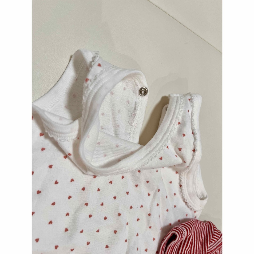 PETIT BATEAU(プチバトー)のプチバトー肌着とノースリーブロンパースset キッズ/ベビー/マタニティのベビー服(~85cm)(ロンパース)の商品写真