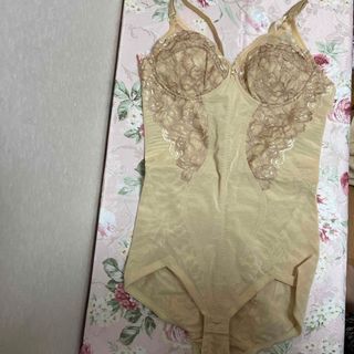 ダイアナ(DIANA)の🎀専用🎀　　ダイアナ　ボディースーツ　ガードル　2点　新品　未使用(その他)