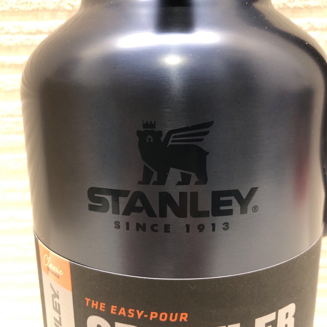 Stanley(スタンレー)のStanley　スタンレー クラシック真空グロウラー 1.9L 真空ボトル スポーツ/アウトドアのスポーツ/アウトドア その他(その他)の商品写真
