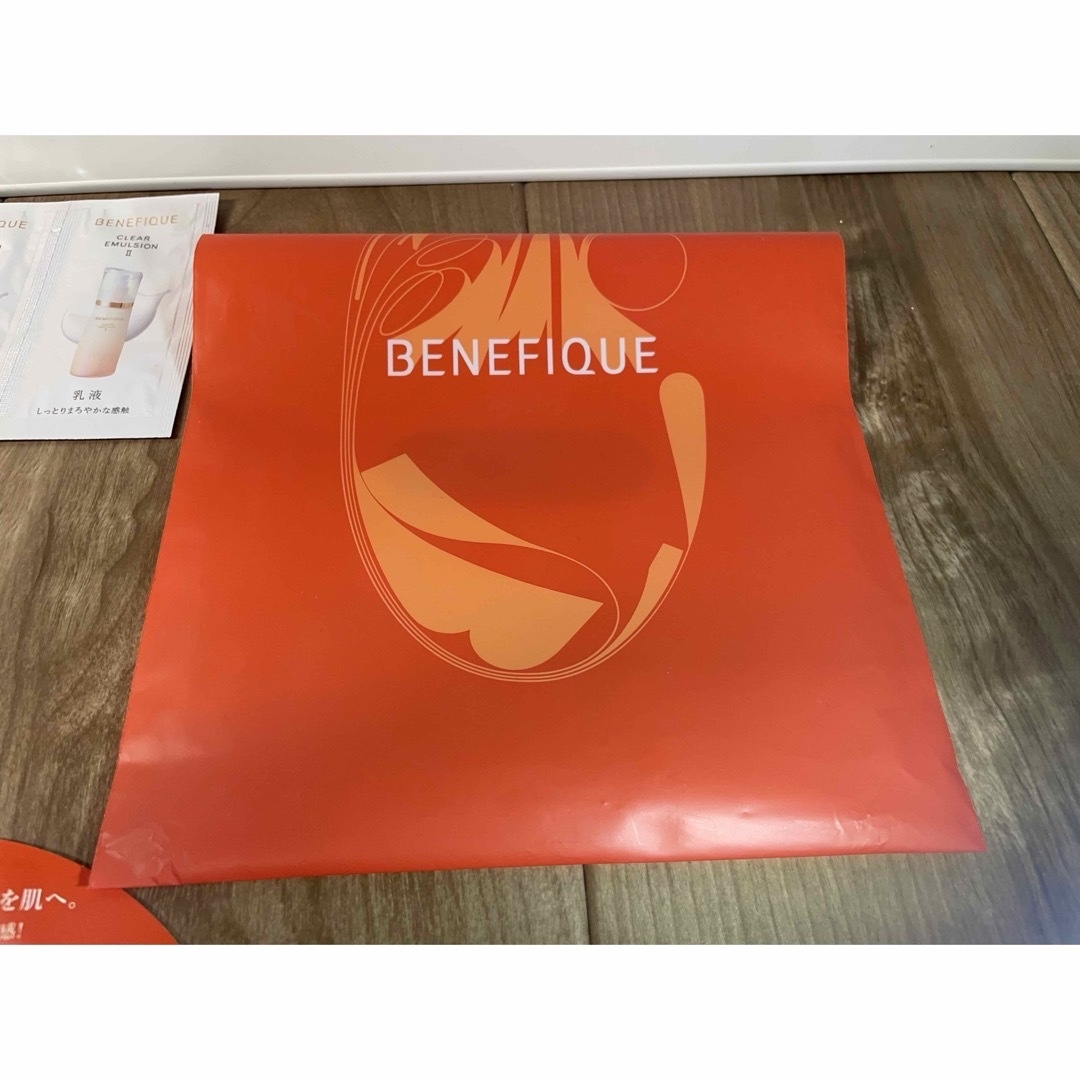 BENEFIQUE(ベネフィーク)の<新品未開封>資生堂　ベネフィークセラム本体　赤い実の美容液　化粧液　乳液 コスメ/美容のスキンケア/基礎化粧品(美容液)の商品写真